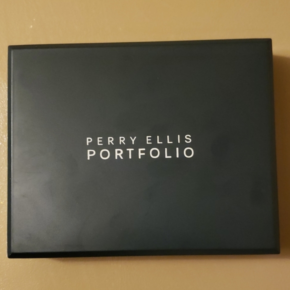 Perry Ellis removable ID wallet - Picture 2 of 7